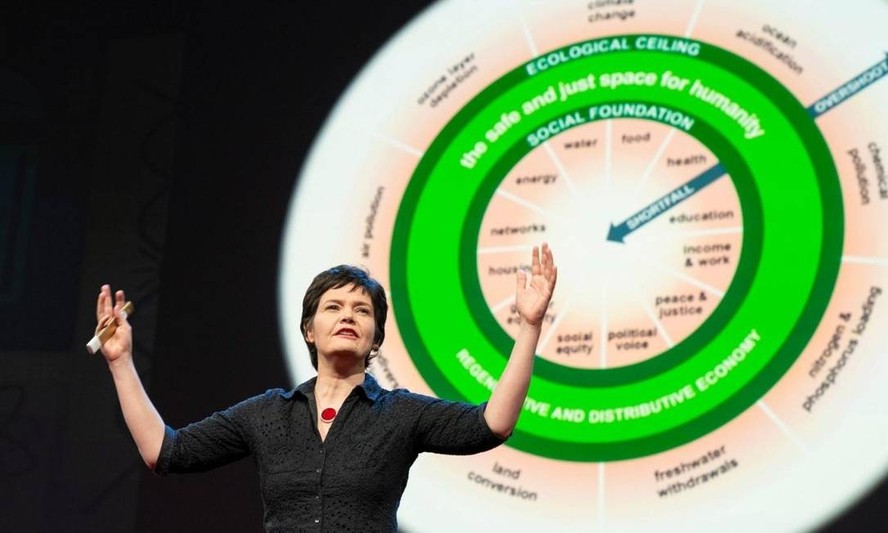 Economista Kate Raworth fala sobre a 'economia donut' em apresentação do TED
