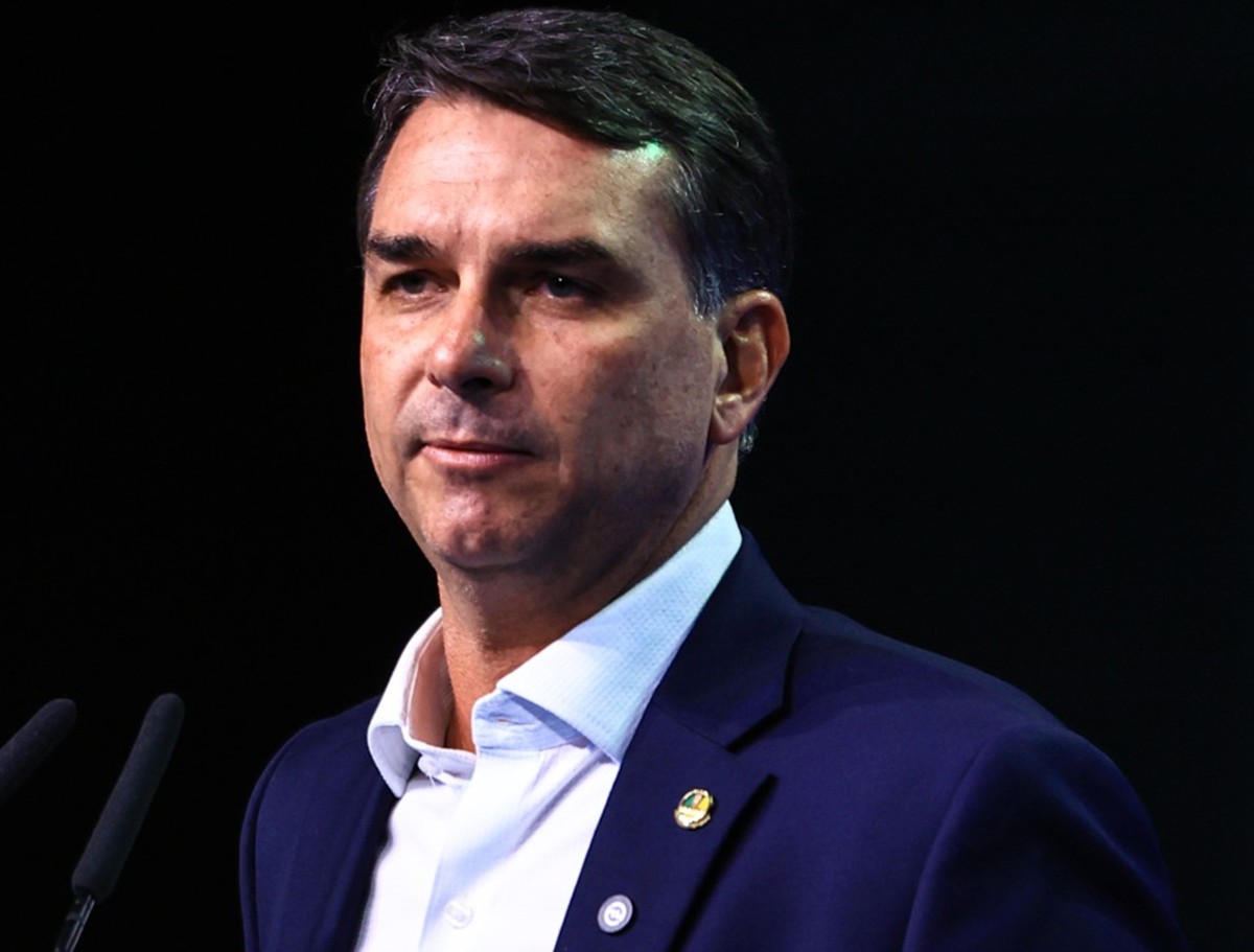 Bolsonaro Apoia Flávio e Defende Unidade em Carta Lida por Filho