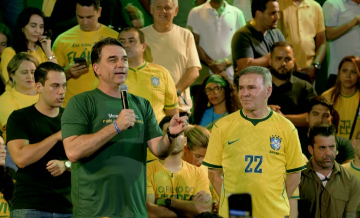 Flávio Bolsonaro lança aliado no Ceará em meio a disputa interna no PL