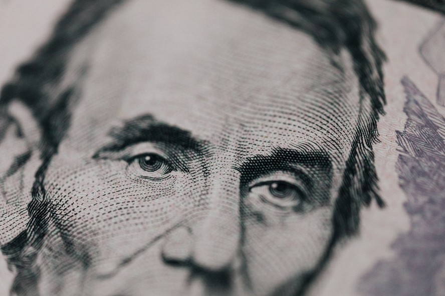 Detalhe da nota de 5 dólares; Abraham Lincoln