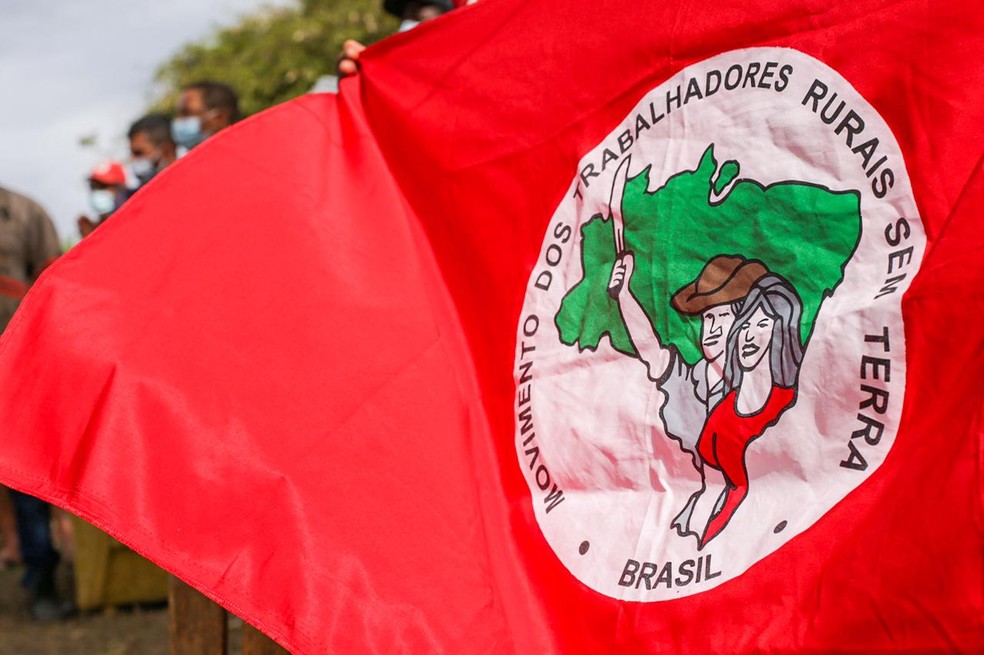 Bandeira do MST no Acampamento Cícero Guedes, no Rio de Janeiro — Foto: Tarcísio Nascimento/Divulgação/MST