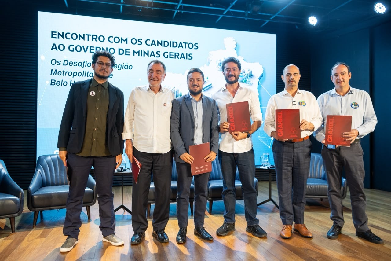 TRE-MG manda tirar do ar propagandas irregulares de candidatos a governador Mateus Simões e Flávio Roscoe