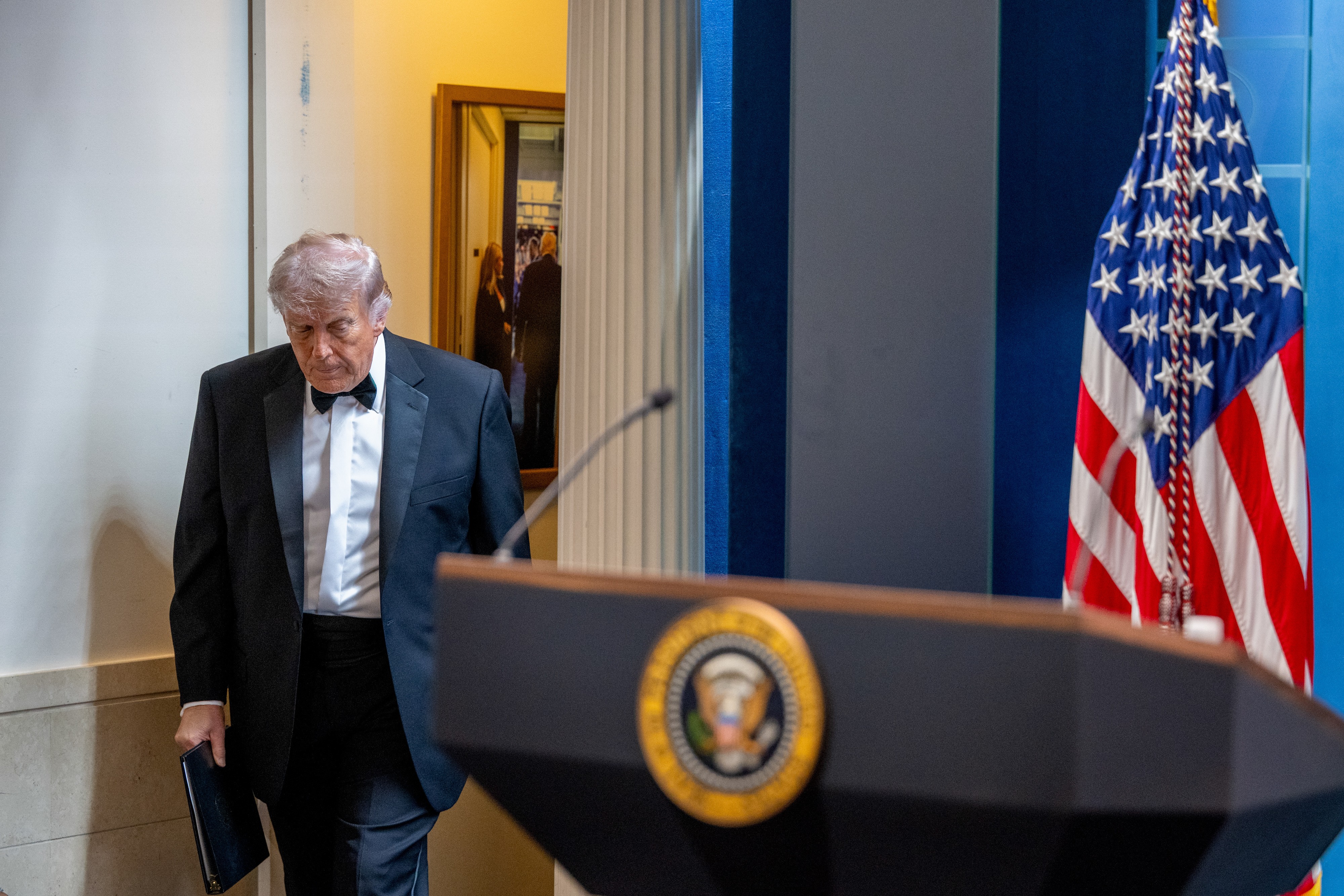 Líderes mundiais condenam disparo de tiros em jantar com Trump nos EUA