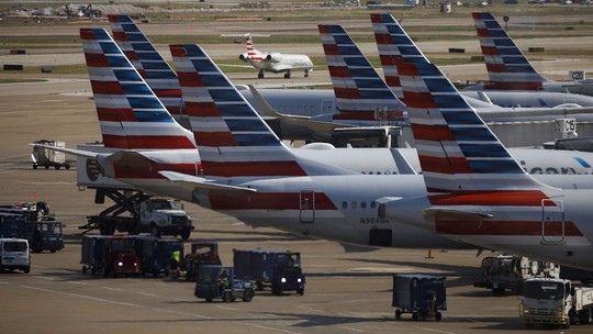 American Airlines eleva metas para o 2º trimestre após demanda robusta