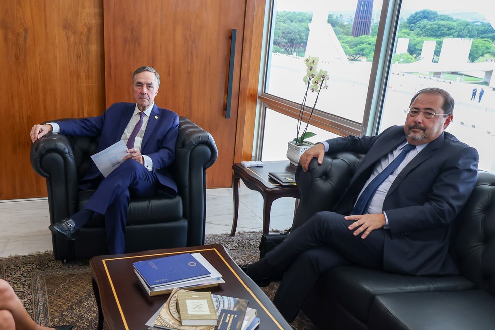 Celso Vilardi, advogado de Jair Bolsonaro, em audiência com presidente do STF, Luís Roberto Barroso, em fevereiro — Foto: Gustavo Moreno/STF