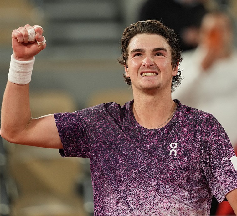 João Fonseca perde final de duplas e é vice no ATP 500 de Halle