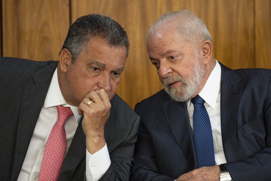 Ministro da Casa Civil, Rui Costa, e o presidente Luiz Inácio Lula da Silva, em Brasília