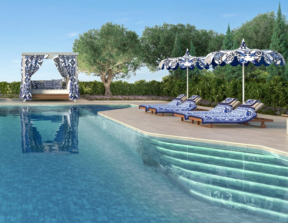 Estrutura de lazer do Capri Lifestyle by Dolce&Gabbana Casa inclui piscinas externa e coberta — Foto: Divulgação
