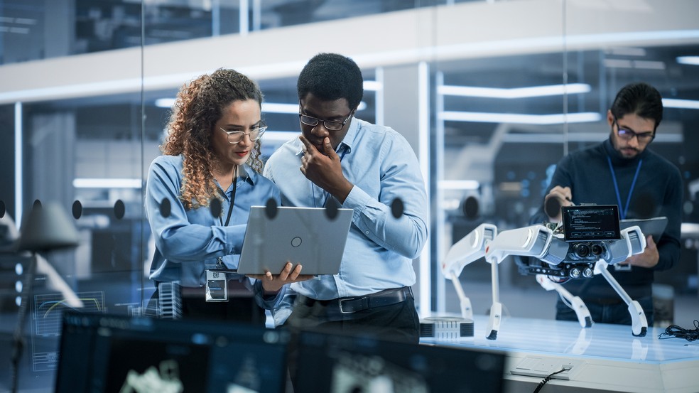 Conceito de colaboração entre humanos  e máquinas está cada vez mais forte — Foto: AdobeStock