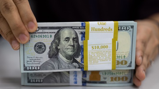 Dólar inicia sessão em leve alta com investidor atento a dados dos EUA e commodities