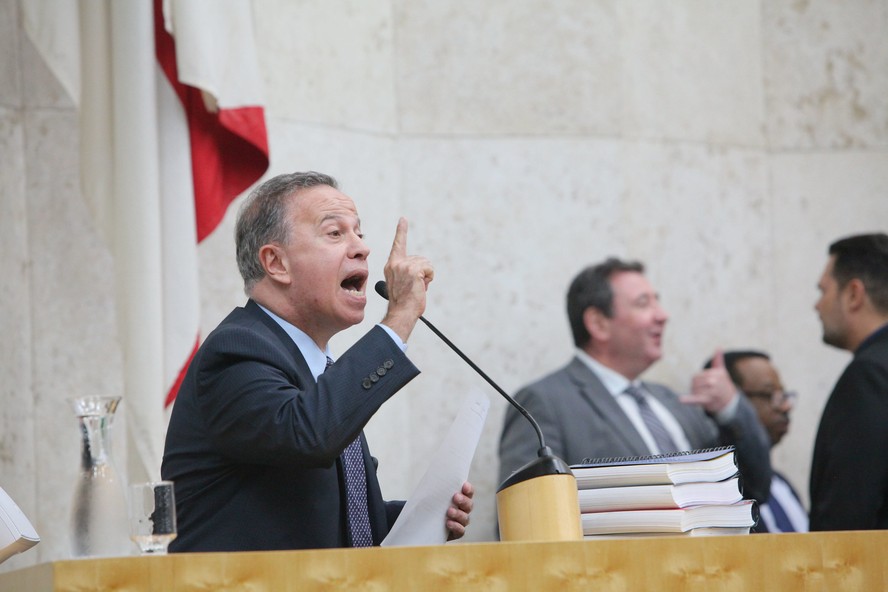 Ex-vereador Camilo Cristófaro no plenário da Câmara Municipal de São Paulo