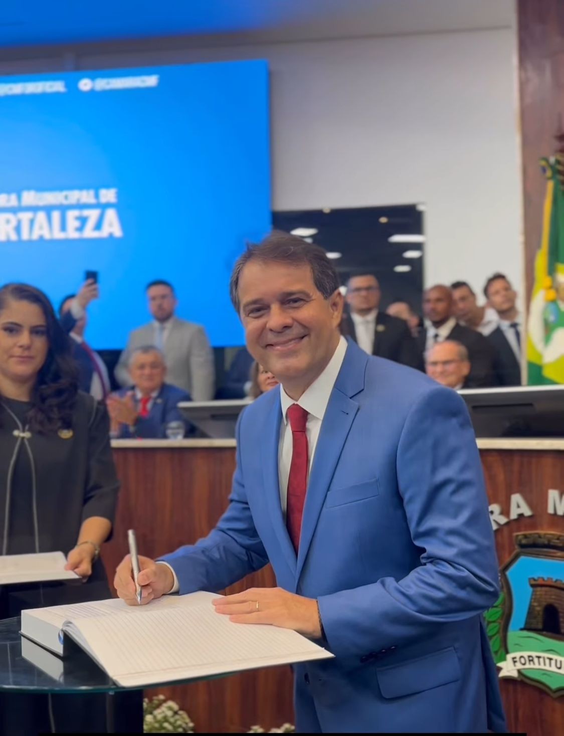 Evandro Leitão toma posse como prefeito de Fortaleza, em ato com presença de ministro e governador