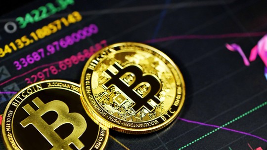 Bitcoin reduz perdas e se mantém lateralizado nos US$ 26 mil
