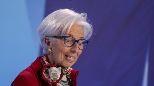 'Manteremos juros altos por quanto tempo for necessário', diz Lagarde