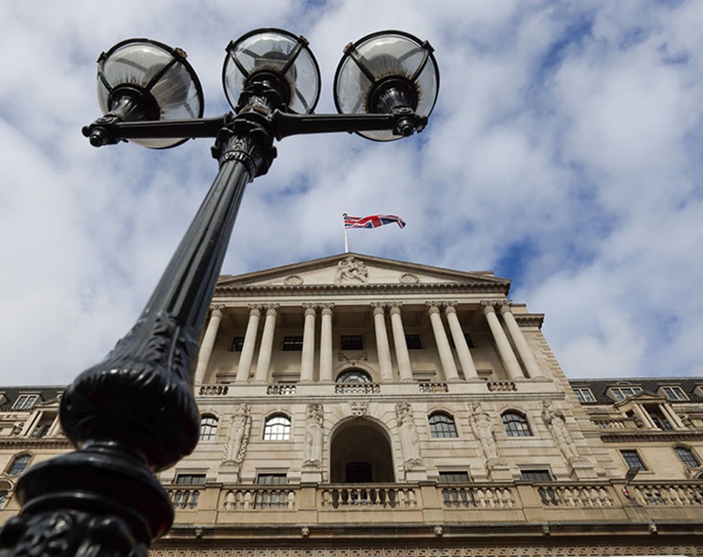 Banco da Inglaterra poderá adotar novas altas de juros a depender da inflação — Foto: Hollie Adams/Bloomberg