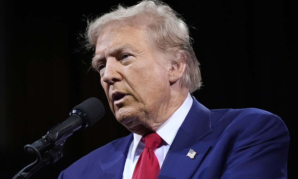 Após tiros em sua vizinhança, Trump diz a apoiadores que está 'bem e seguro' — Foto: Alex Brandon/AP