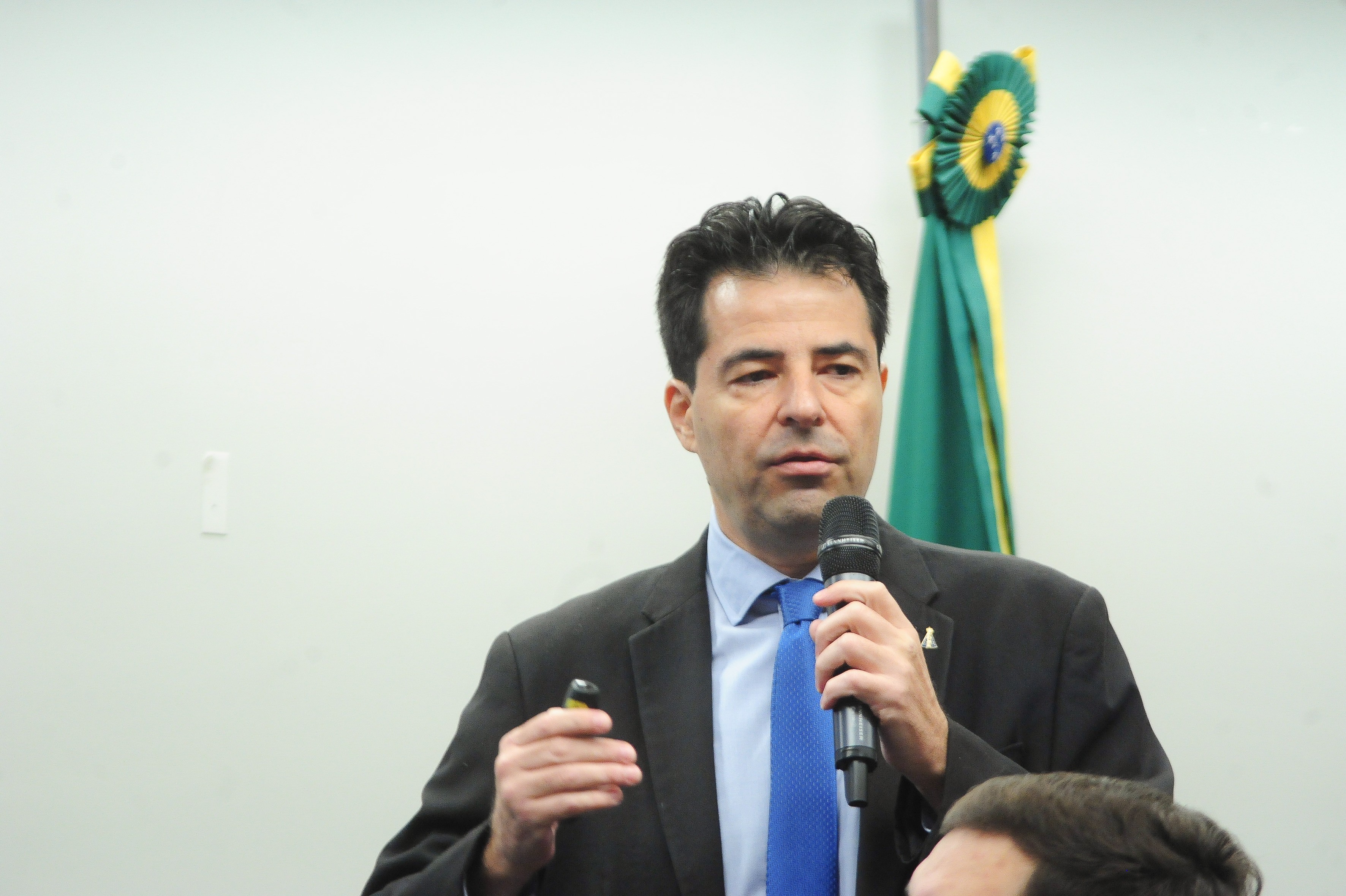Ex-ministro de Bolsonaro traça plano econômico para Flávio