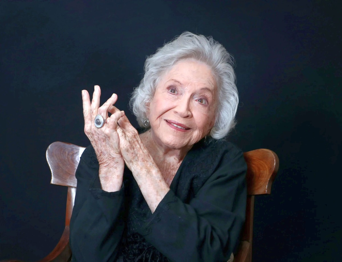 Entenda: Aos 97 anos, Nathália Timberg se inspira na sua relação com o palco na peça ‘Fôlego’