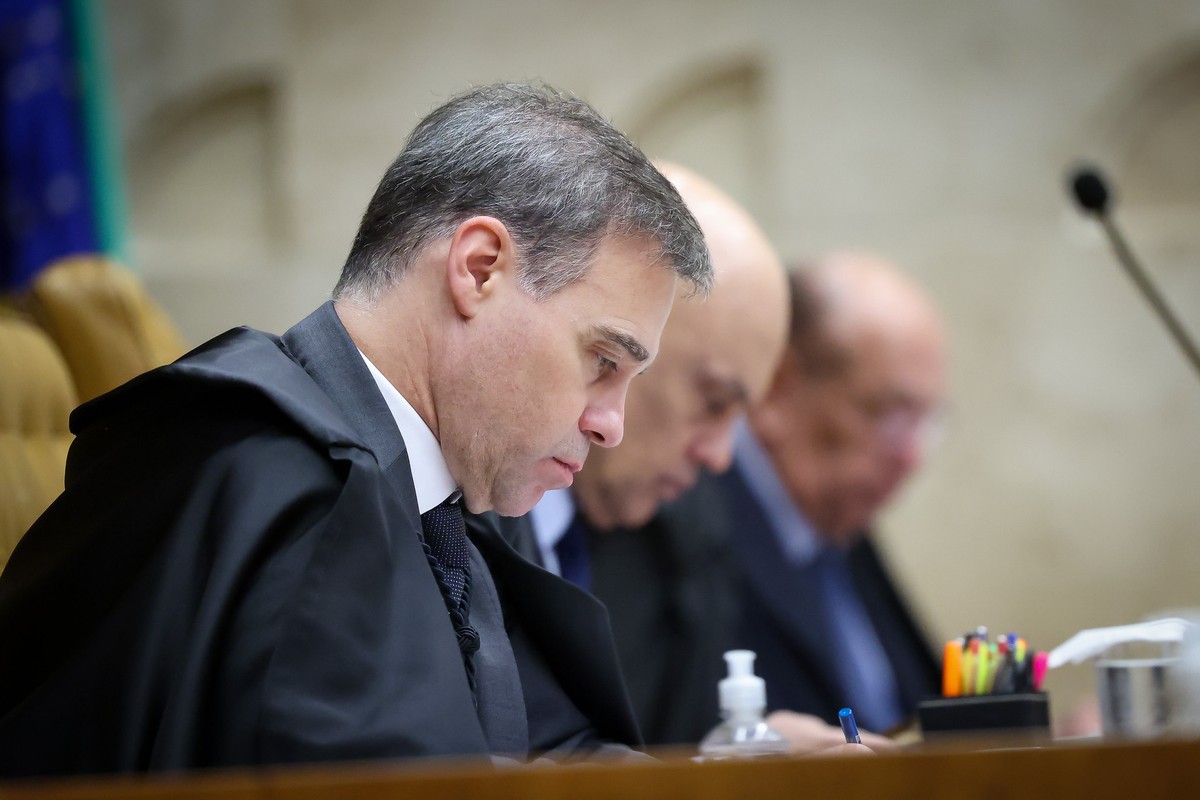 Fachin devolve caso INSS a Mendonça, mas fica com averiguações sobre Banco Master