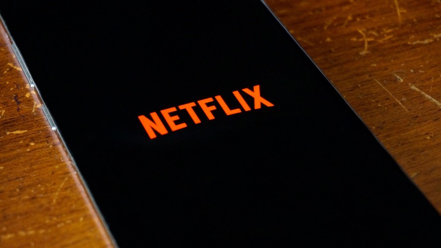 Netflix: entenda cobrança de taxa para usuários que dividem senhas