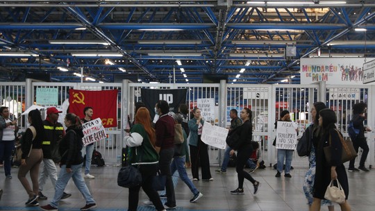 Servidores do Metrô de São Paulo, CPTM e Sabesp votam pelo fim da greve
