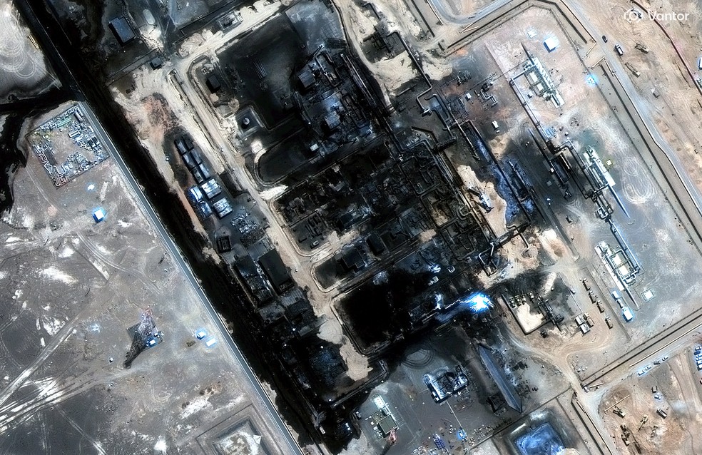 Mideast Wars — Foto: (Satellite image ©2026 Vantor via AP)