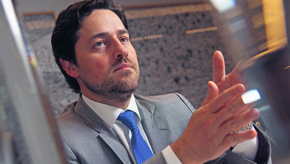 Representação de seguro de vida com detalhes de investimento.