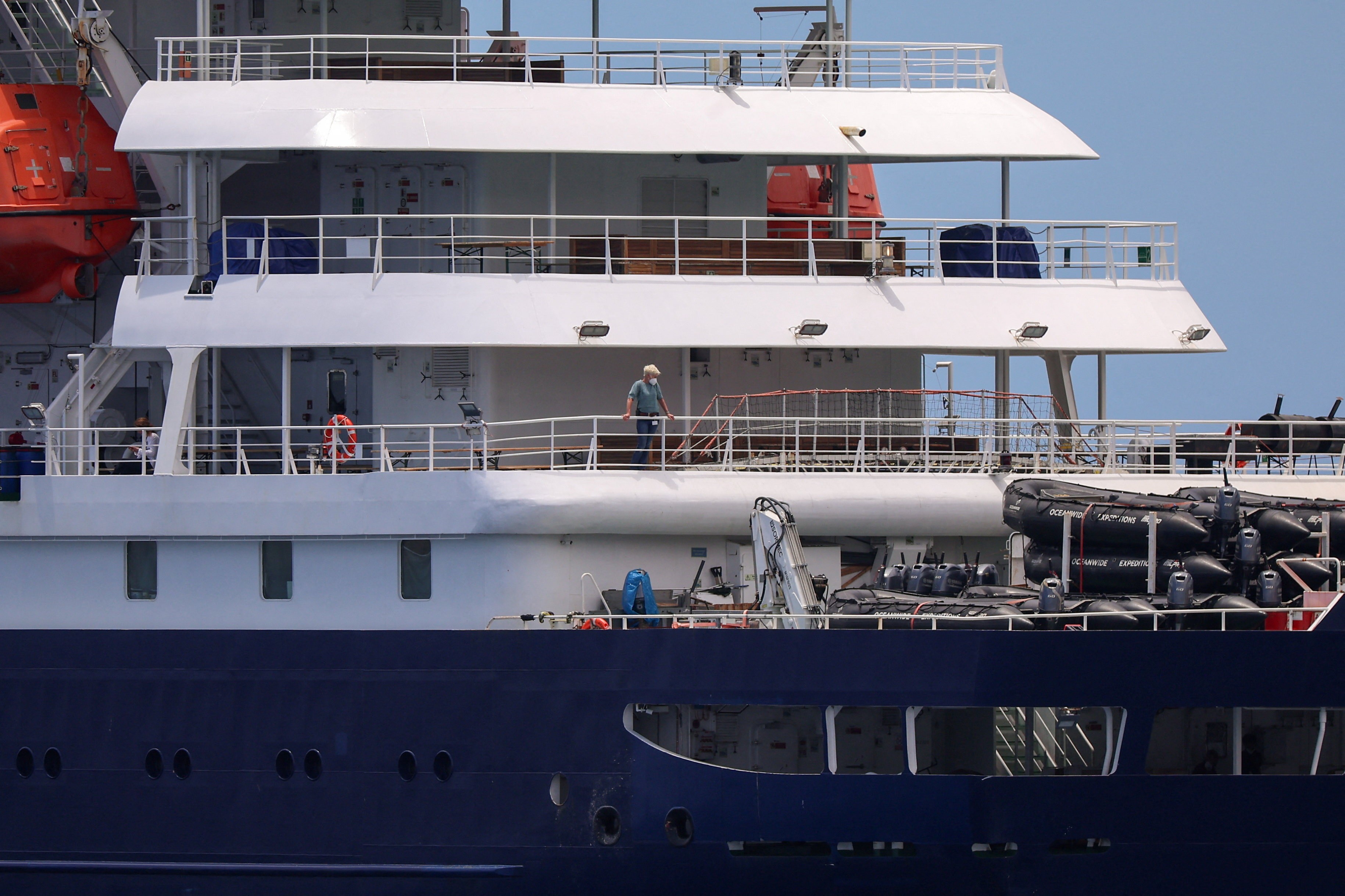 Mais dois testam positivo para hantavírus em meio a retirada de navio