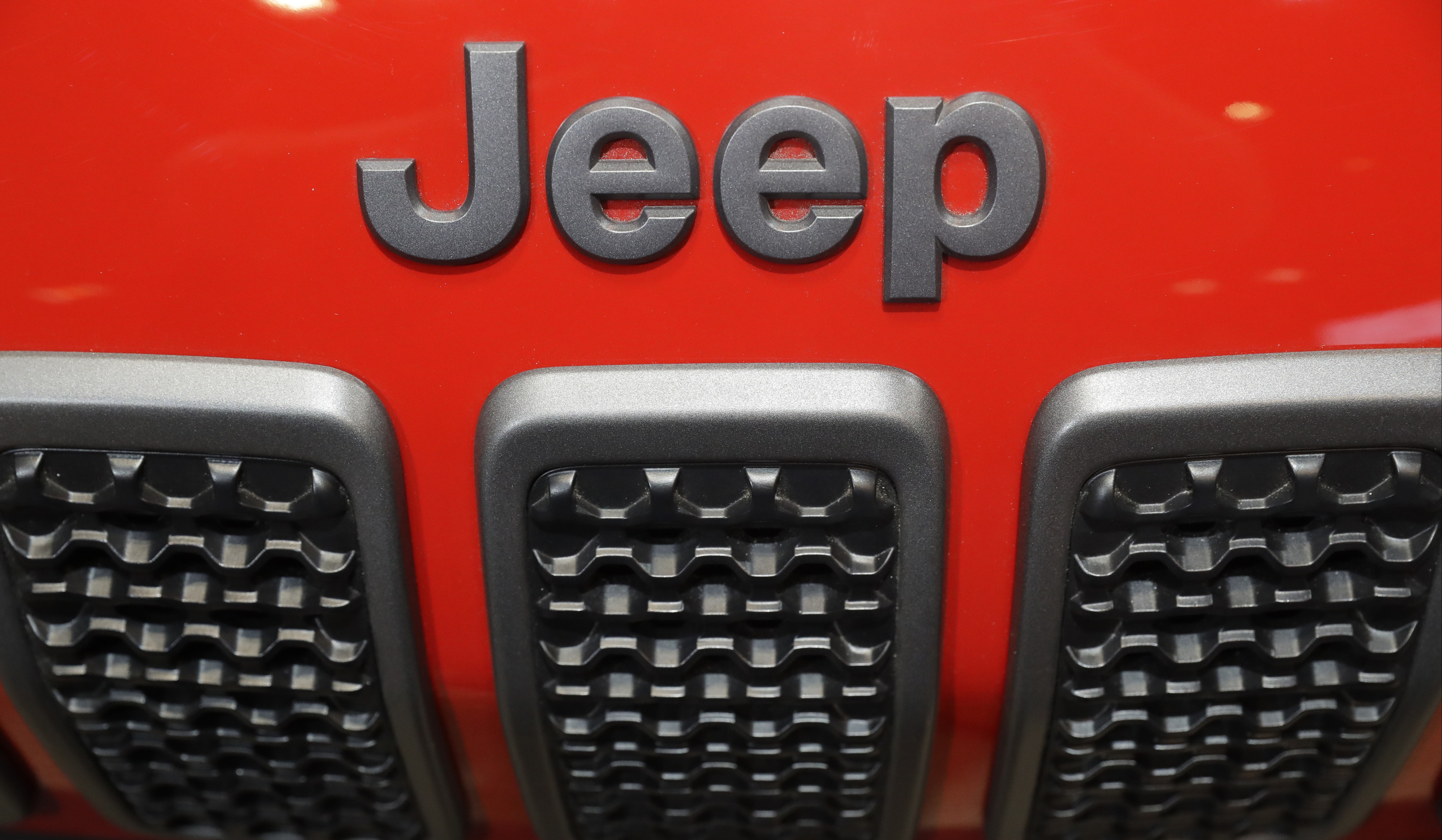 Stellantis faz recall de mais de 1,3 mi de veículos Jeep no 