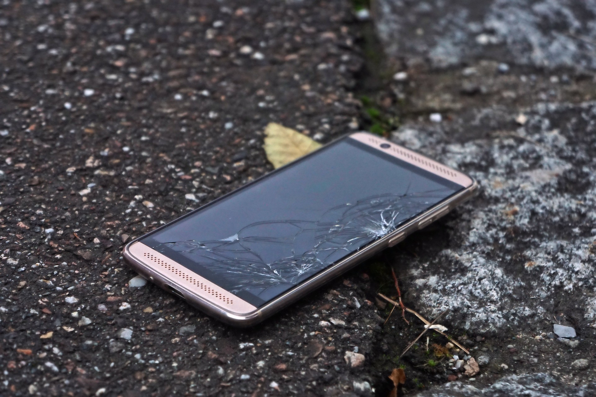 Pela primeira vez, furto de celular passou a superar o roubo, quando há ameaça ou agressão
