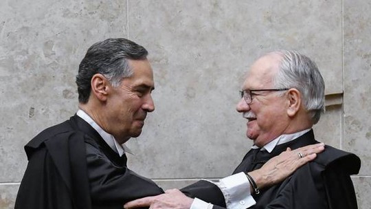Barroso assume STF com promessa de diálogo com Poderes e defesa de direitos