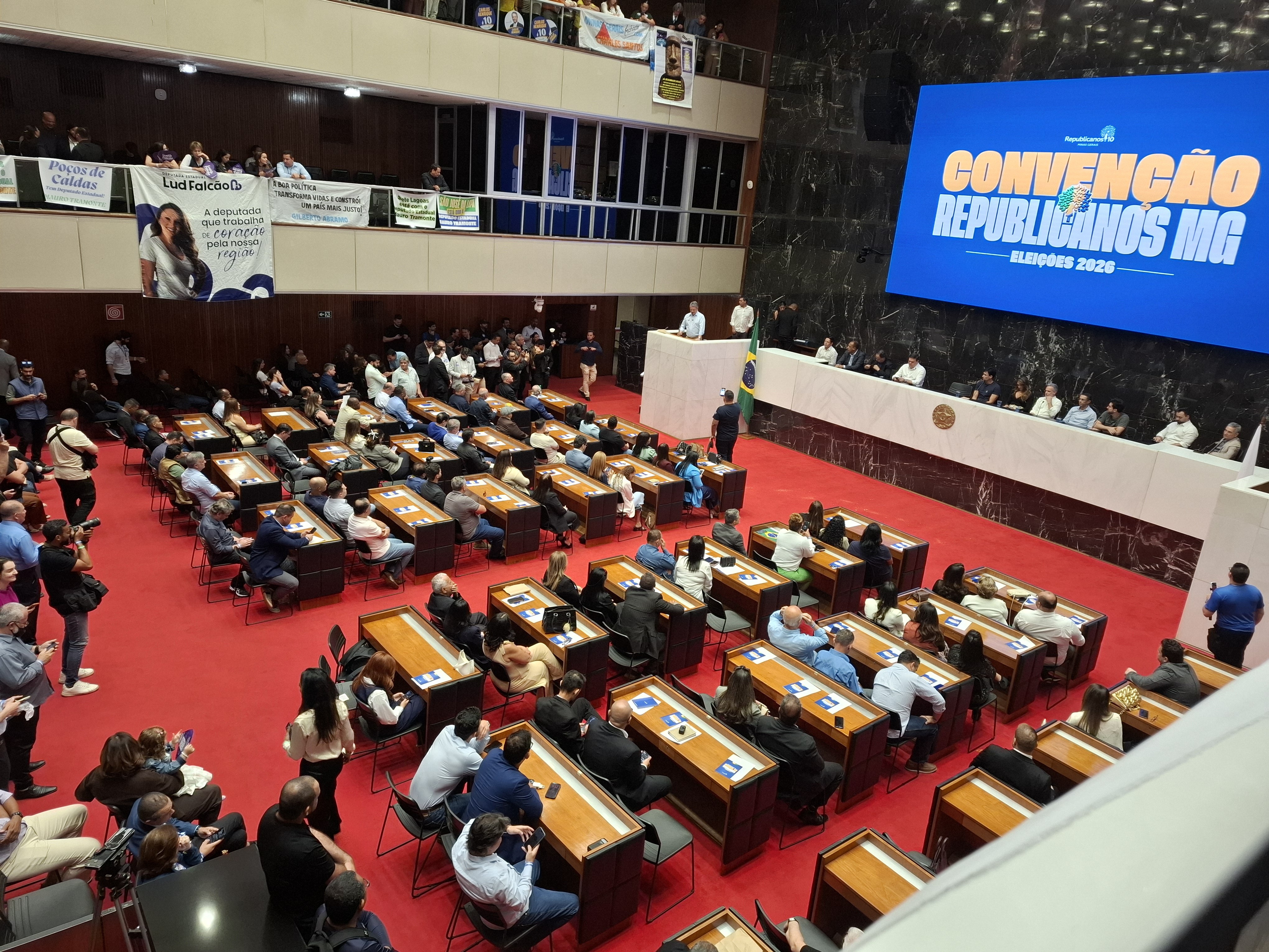 Senador Cleitinho Azevedo falta a convenção de seu partido em MG