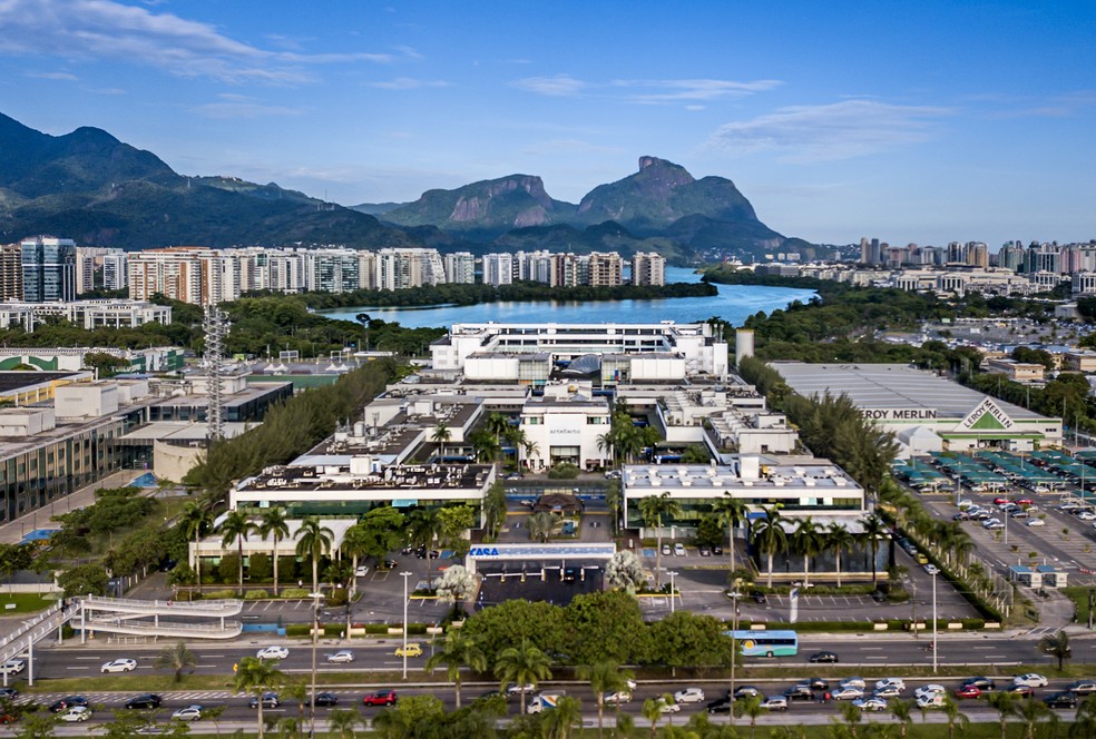 Visão atual do shopping: maior polo de decoração da América Latina ajudou a impulsionar o crescimento de todo o bairro, na Zona Oeste do Rio — Foto: DIVULGAÇÃO/CASASHOPPING RJ
