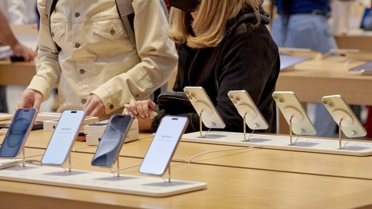 Apple diz que vai corrigir falha de superaquecimento