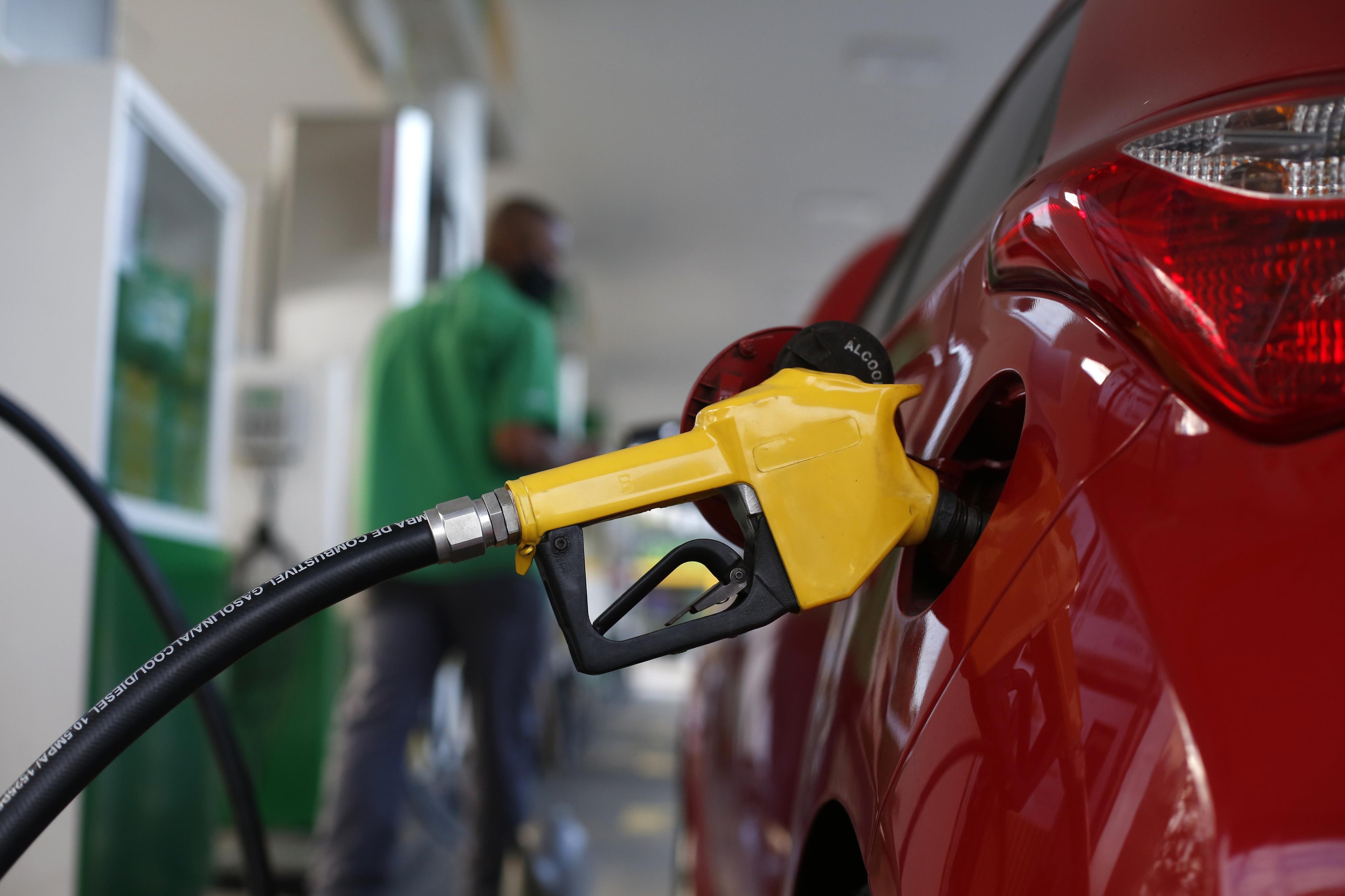 Petrobras aumenta preço da gasolina após novo subsídio do governo - Foto