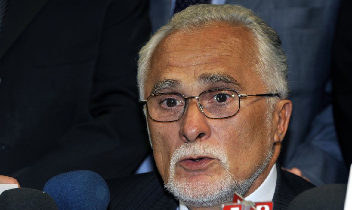 Ex-deputado federal e ex-presidente do PT, José Genoino esteve na Papuda em 2013, após ser condenado por corrupção no processo do Mensalão. Em agosto de 2014, progrediu para o regime semi-aberto, e no ano seguinte teve a pena extinta pelo STF. A decisão teve como base um decreto de indulto de Natal editado pela então presidente Dilma Rousseff (PT) no fim de 2014. Foto: Valter Campanato/Agência Brasil