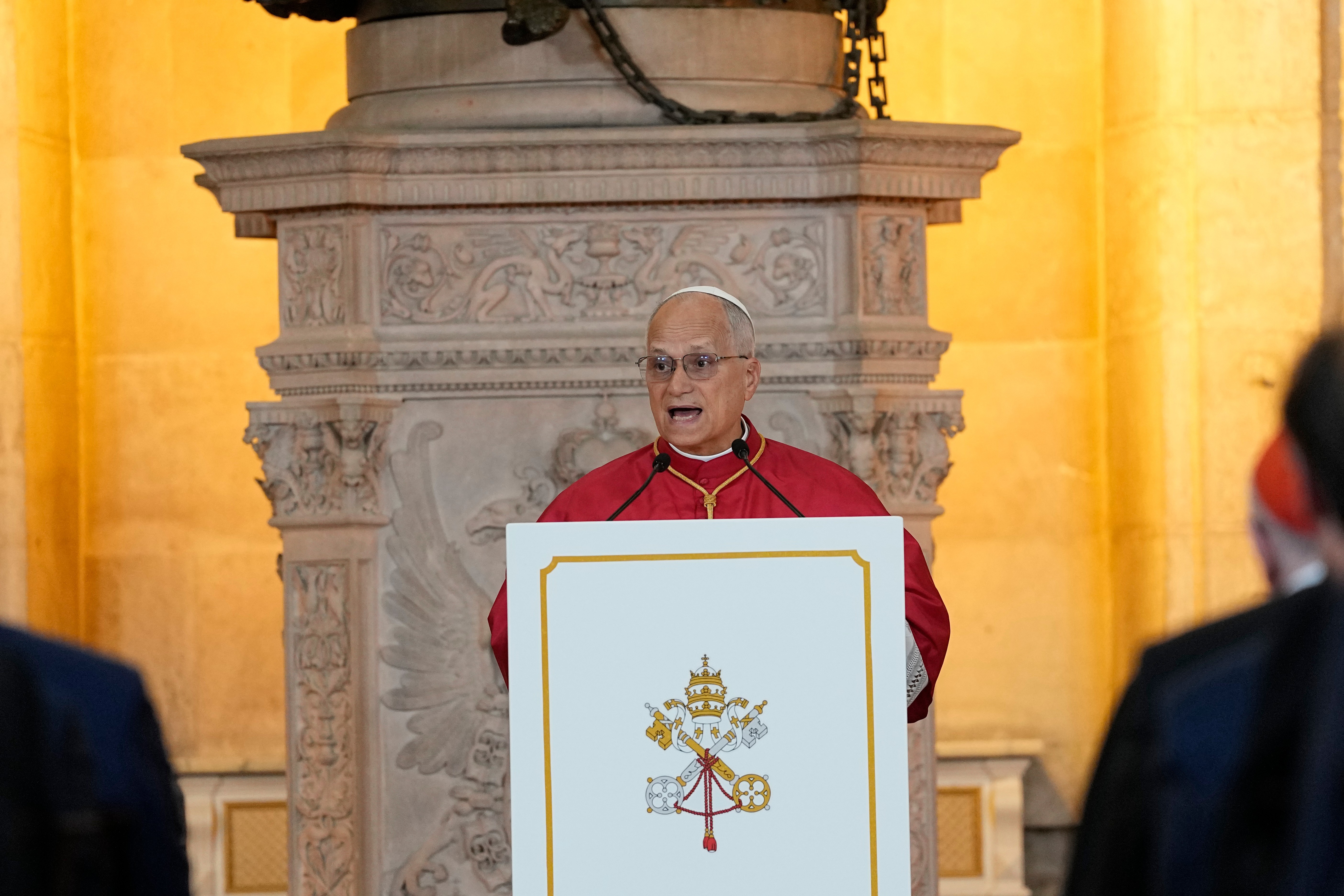 Em visita à Espanha, papa afirma que o mundo clama por paz