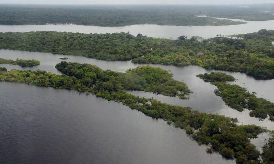 Macron acha que França faz parte da Amazônia e pede adesão à OTCA