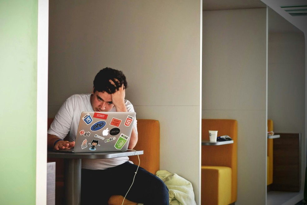 Colunista afirma que é importante entender se o problema está na adaptação ou se o novo ambiente não tem aderência ao que o profissional busca — Foto: Unsplash