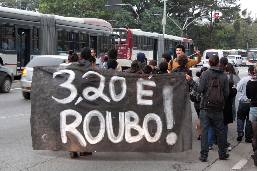 Protesto organizado pelo MPL contra o aumento da tarifa em São Paulo, em junho de 2013
