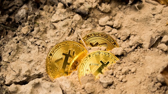 Bitcoin cai mais de 2% conforme investidores digerem sinalização hawkish do Fed