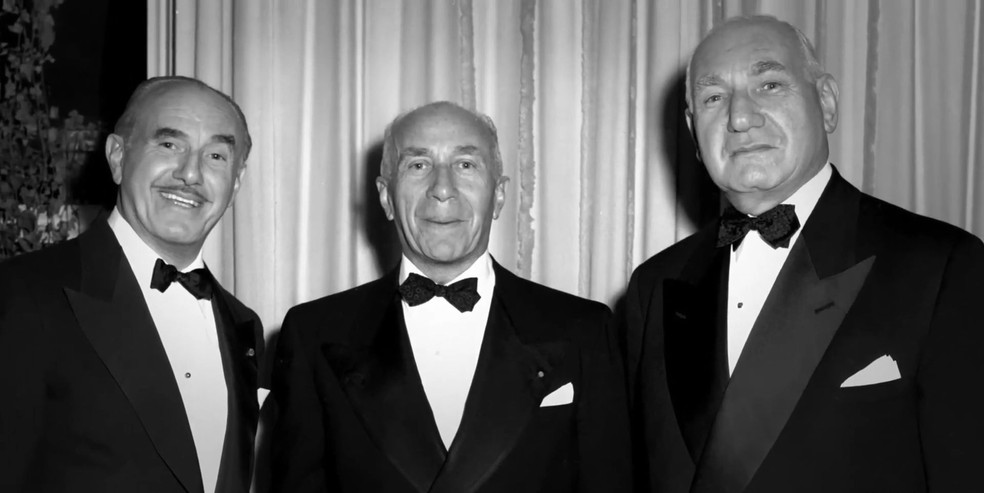 Jack L. Warner, Albert Warner e Harry M. Warner na série documental “100 Anos da Warner Bros”, um supletivo de história de Hollywood — Foto: Divulgação