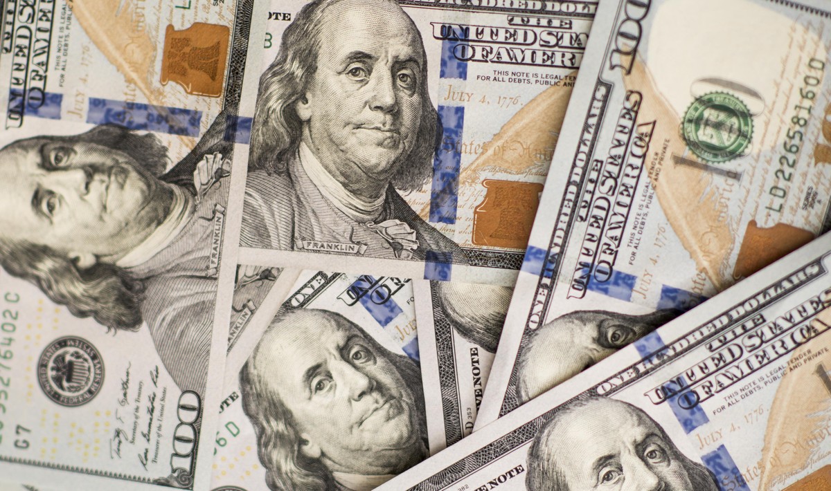 Dólar fecha em alta em dia de feriado nos EUA; Ibovespa sobe - Portais