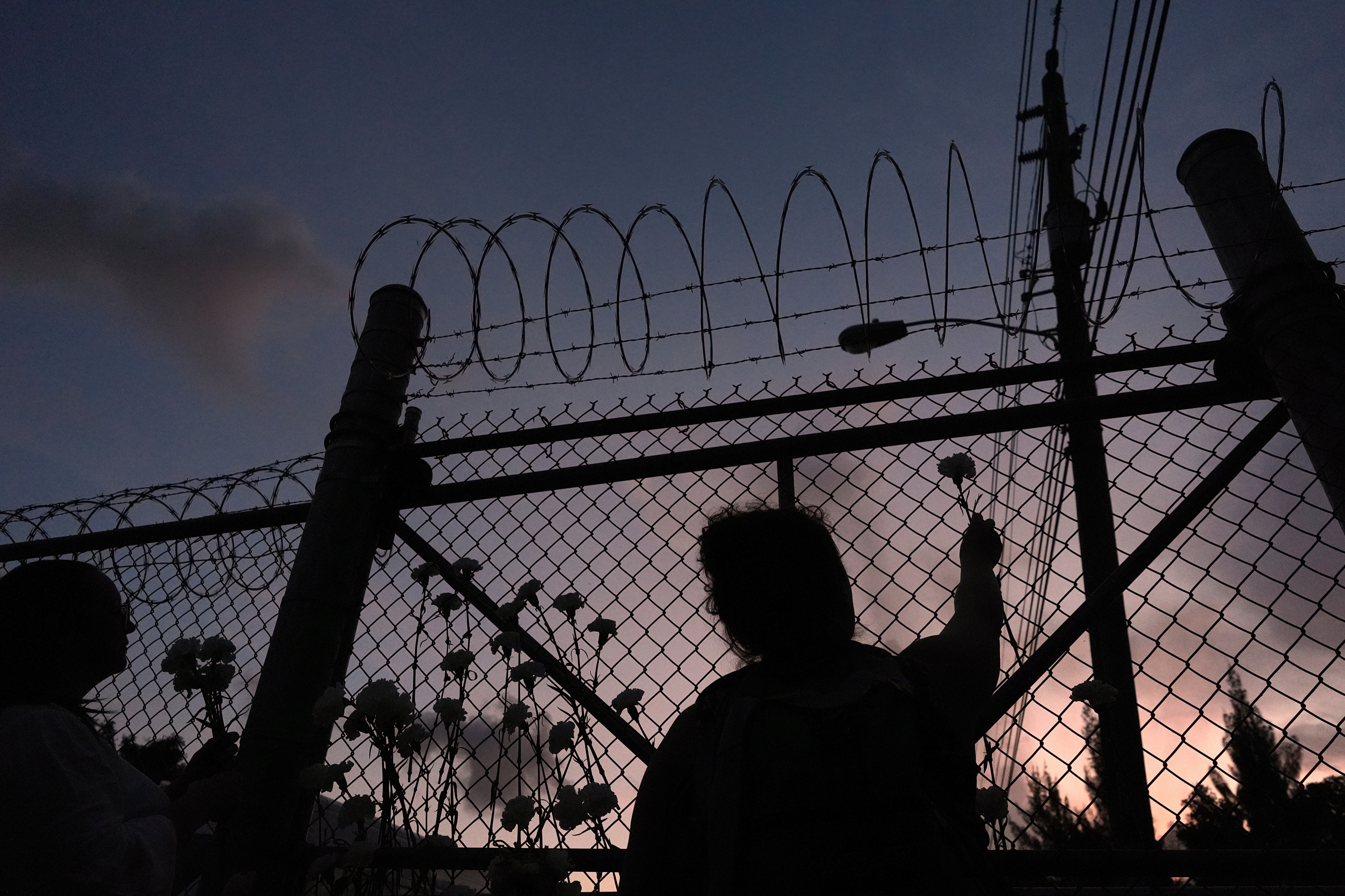 Detentos do ICE morrem por suicídio em ritmo 