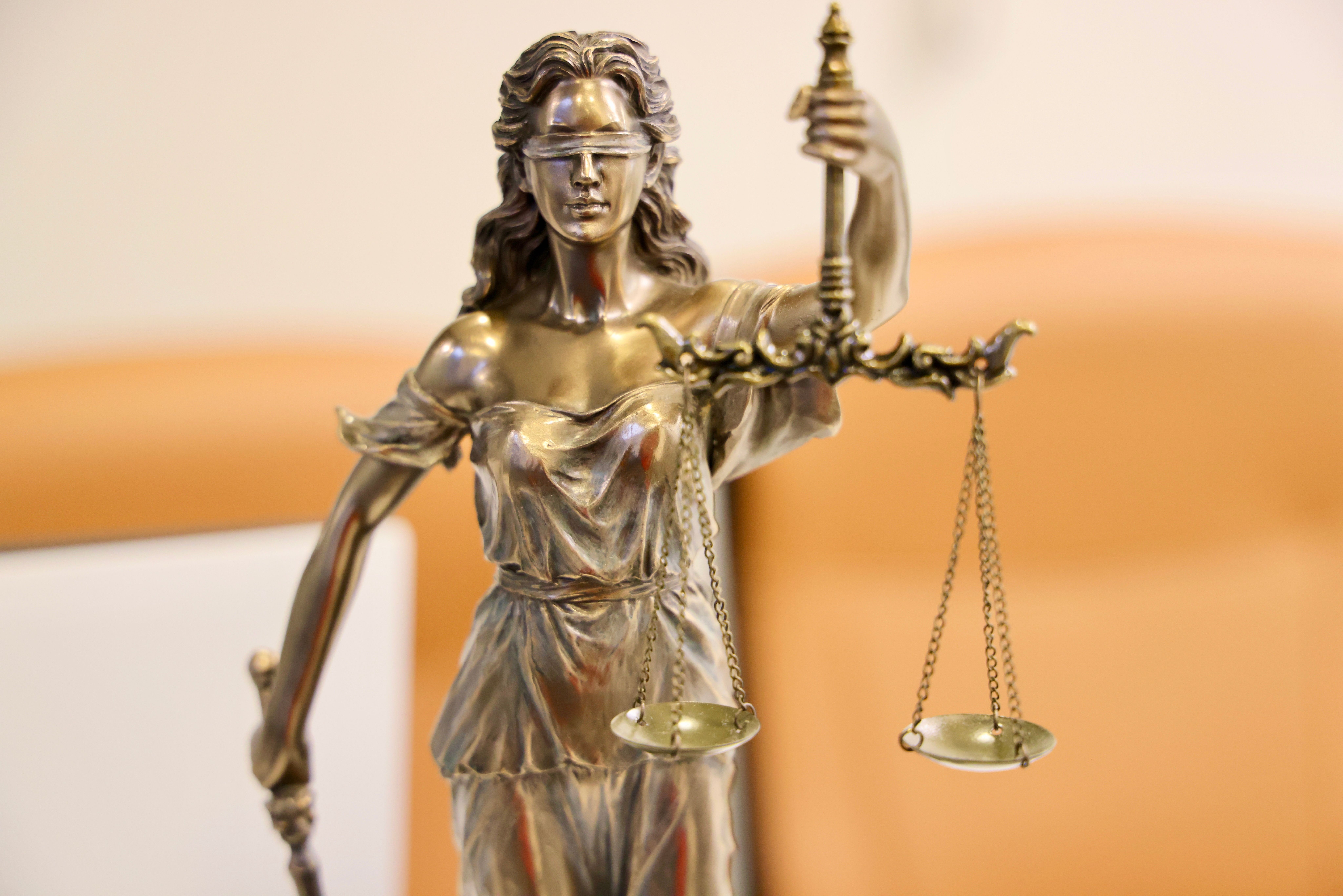 Justiça impõe limite à Receita e valida contas fiscais - QTU Questões do Universo