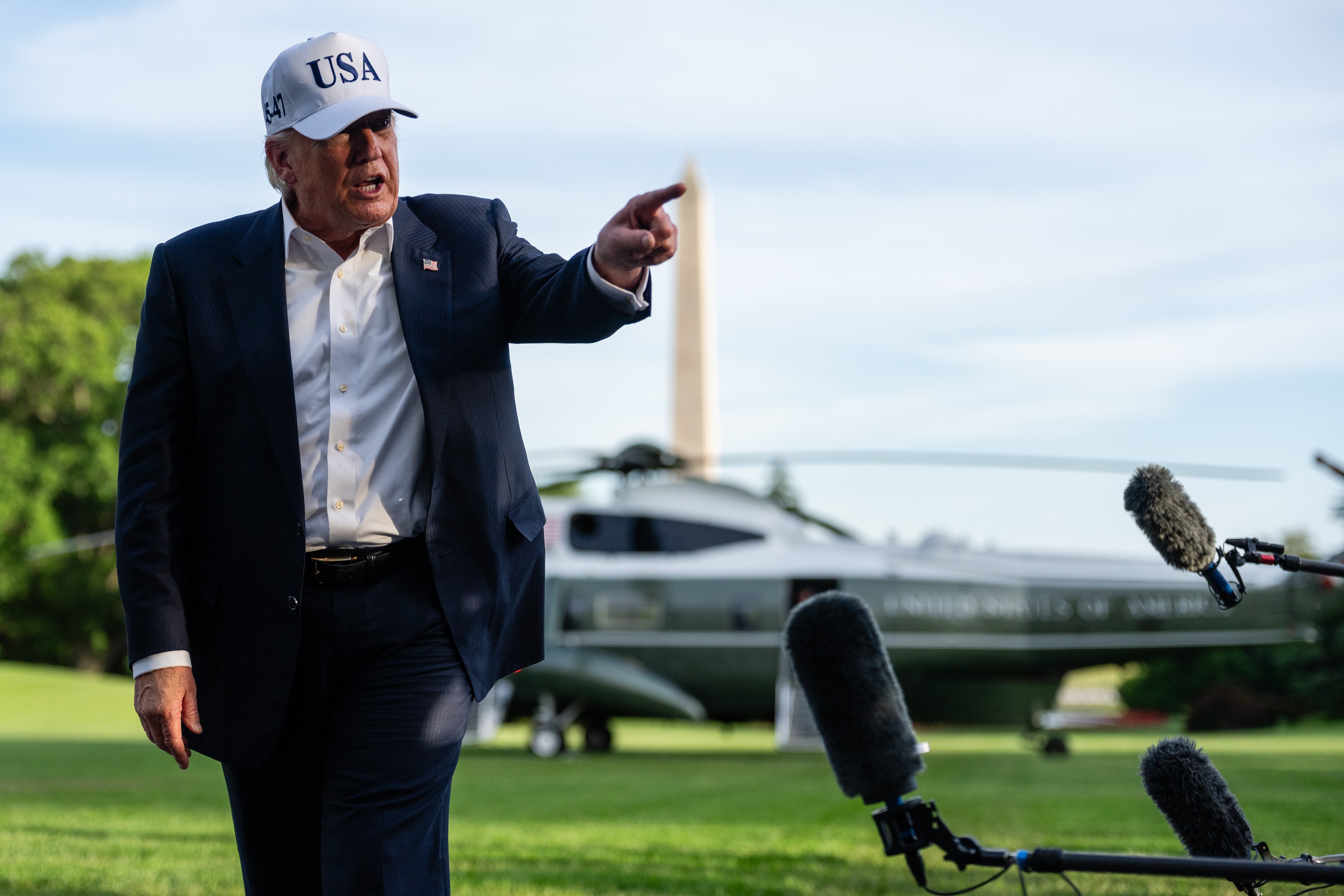 Aprovação de Trump cai para 35% com recuo do apoio de republicanos, diz pesquisa
