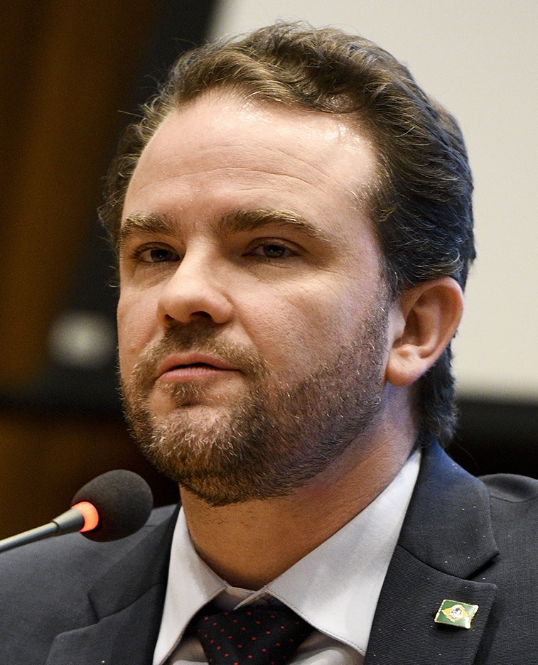 Governo e bancos discutem alívio a endividados