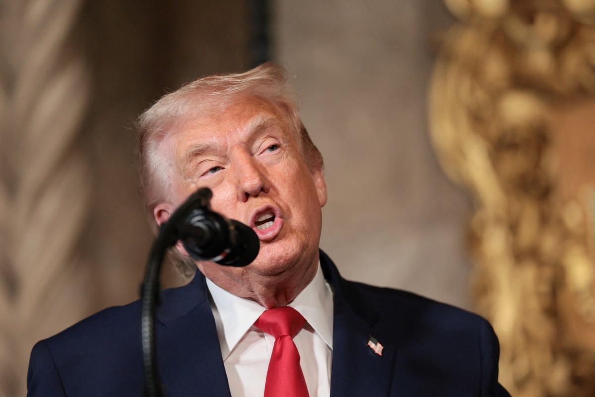 Senadores democratas pedem a Trump que reverta convocação em massa de embaixadores