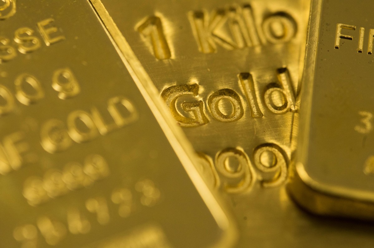 Ouro cai com foco em redução de tensões tarifárias e geopolíticas e dados de inflação dos EUA