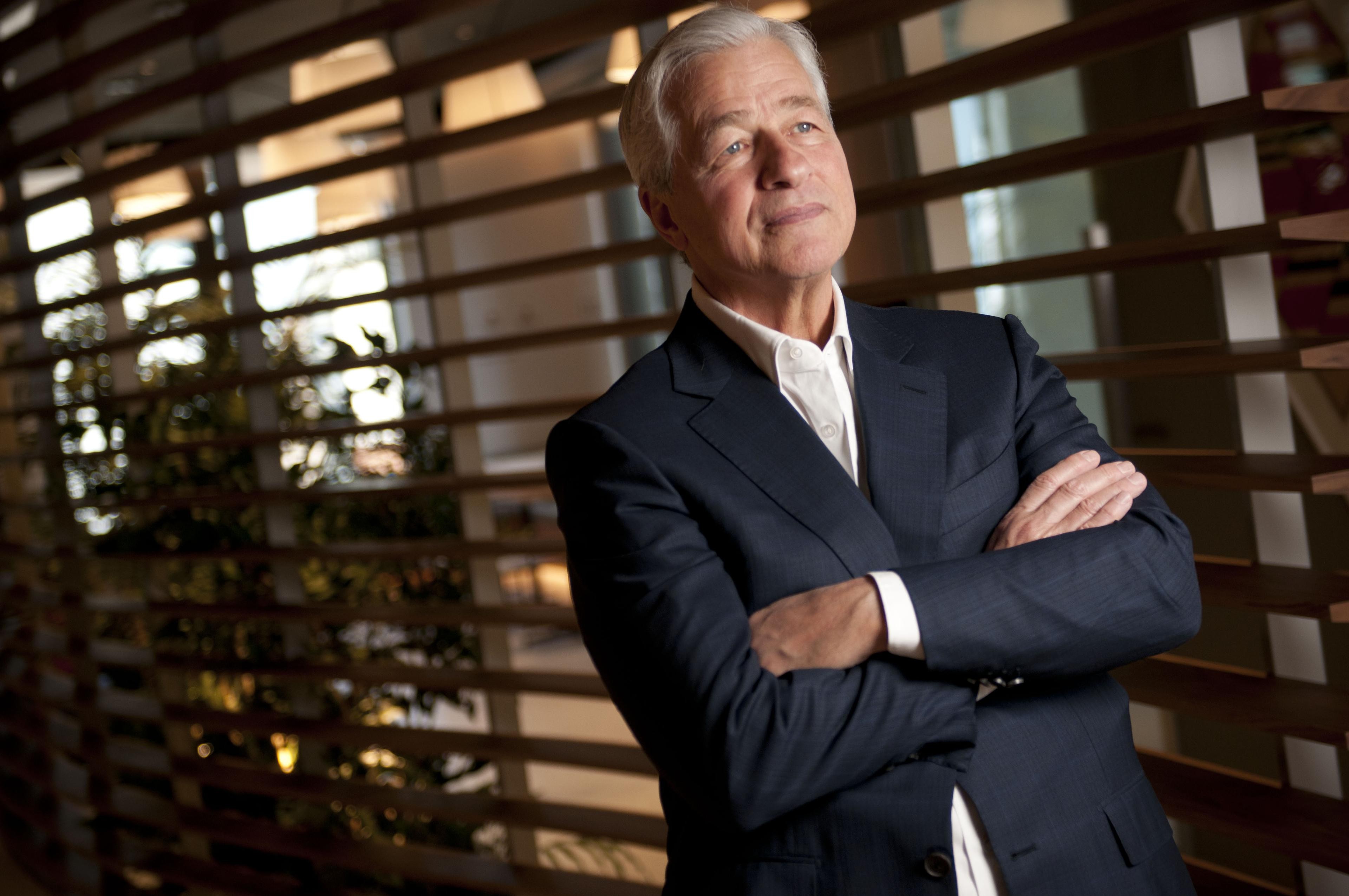 Dimon, do J.P. Morgan, alerta que guerra no Irã pode levar a inflação e juros acima do esperado